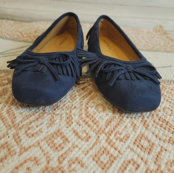 Comfortview Faux Suede Navy Flats, w Moccasin Fringe Details, Size 8 - Picture 2 of 7